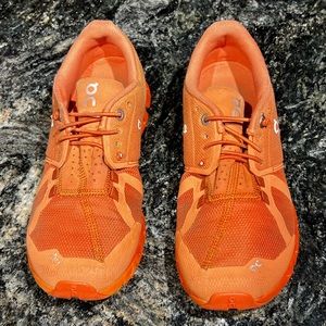 On running cloud 5 orange flame shoes size 5 gently used